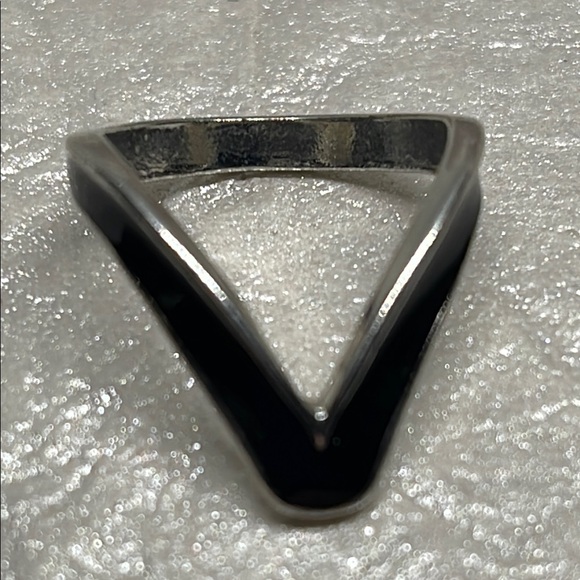 Silver tone and Black enamel V Geometric Ring - Picture 3 of 8